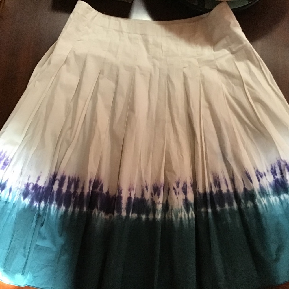 Preowned Prada Cotton Knee Length Pleated White Skirt with  TieDye Boarder EU 42